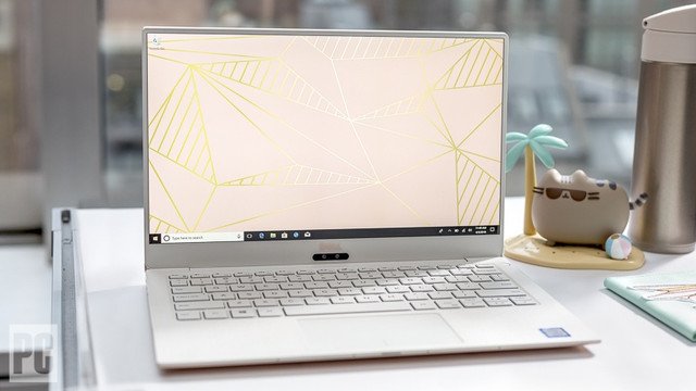 marketing mix of laptops 2018